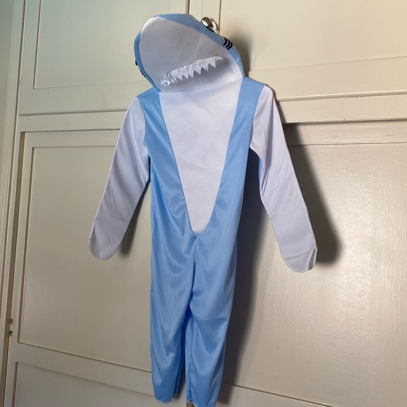 SHARK BLUE AND WHITE KIDS COSTUME SIZE 3-4 🌟NWOT🌟 - Picture 2 of 16